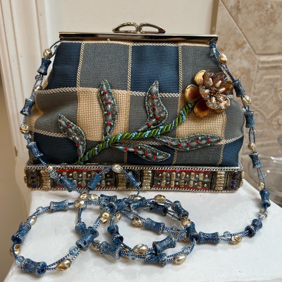 Mary Frances Handbags - Mary Frances Beaded Flower Frame Kiss Lock Crossbody Purse
